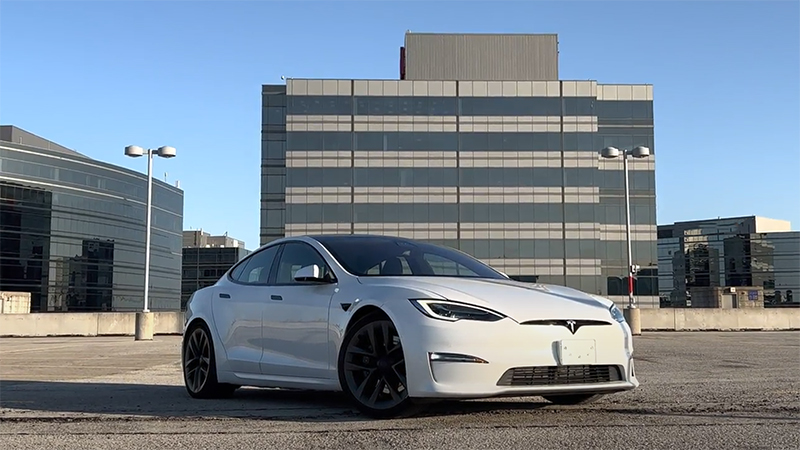 Tesla Plaid S